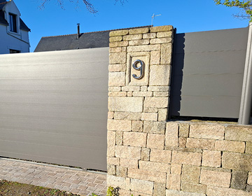 rt-ouest_cloture-aluminium-et-portail-coulissant-la-foret-fouesnant_ACCUEIL